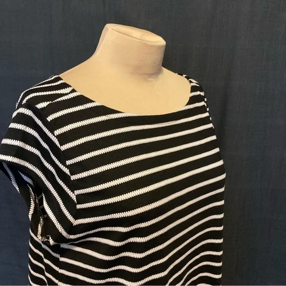 LOFT Black and White Striped Cap Sleeve Tee with Keyhole & Knotted Tie at Back - Picture 2 of 8